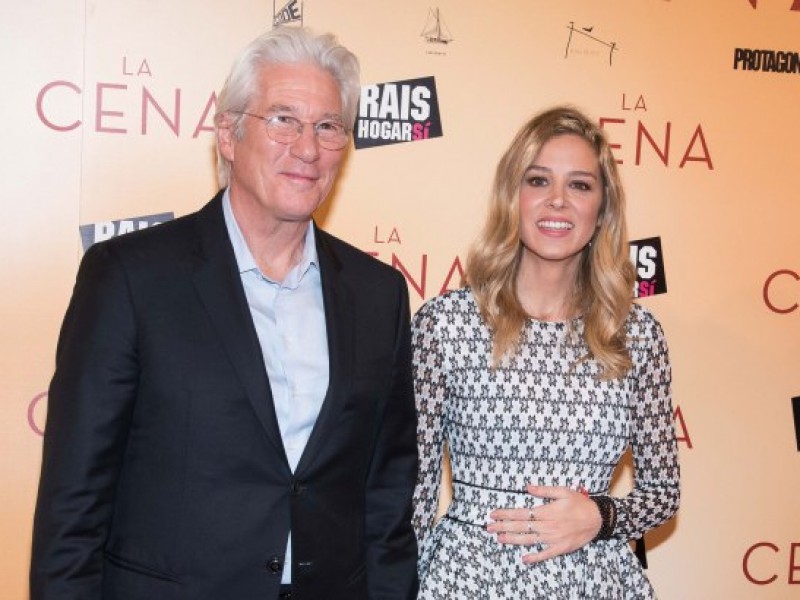 Richard Gere Felesége Megmutatta Babapocakját Habostorta Hu