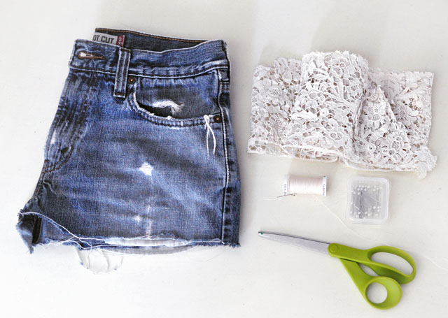 DIY-Lace-embroidered-jean-shorts